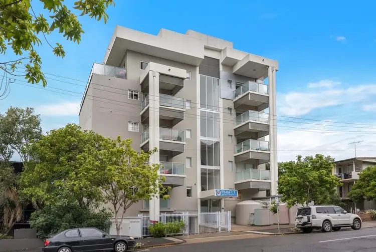 Main view of Homely apartment listing, 2/41 Fortescue Street, Spring Hill QLD 4000