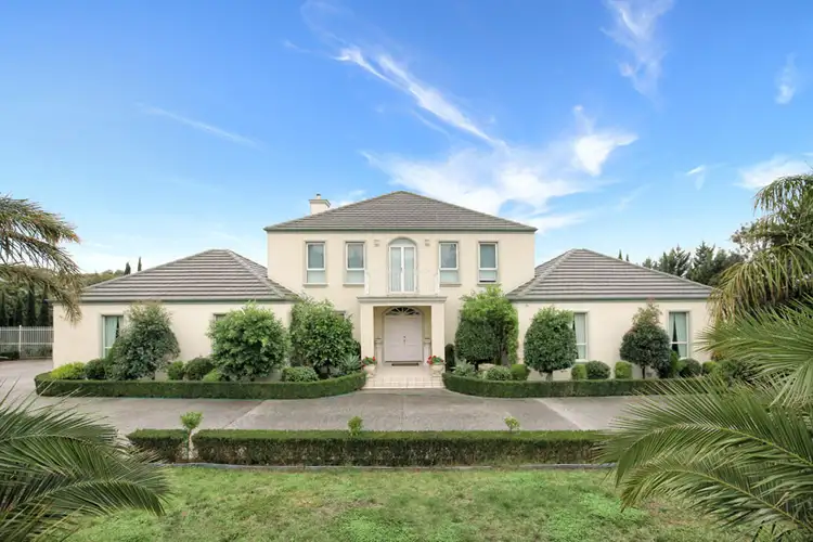 8 Dunbar Court, Greenvale VIC 3059