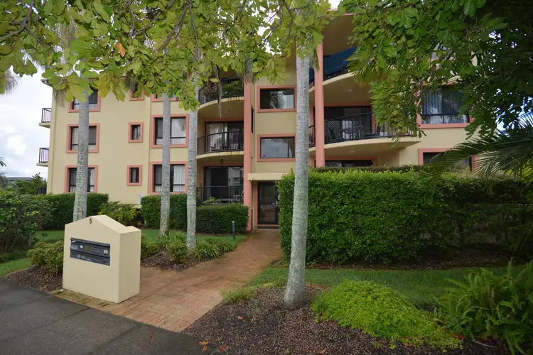 2/5 Mountain View Ave, Miami QLD 4220