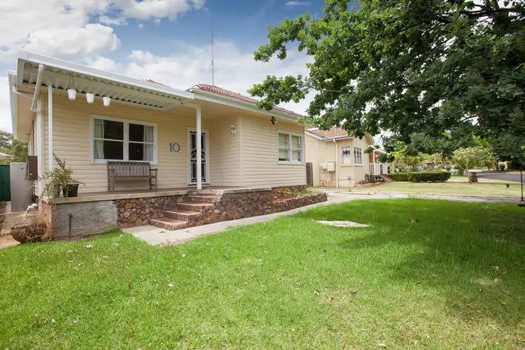 10 Chisholm Crescent, Bradbury NSW 2560