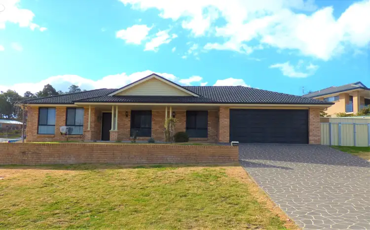 12 HAMBROOK PLACE, Young NSW 2594