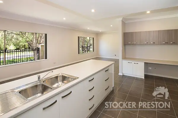 8 Chaytor View, West Busselton WA 6280