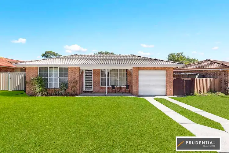 10 Briggs Place, St Helens Park NSW 2560