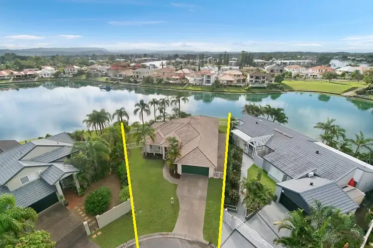 21 Villa Court, Broadbeach Waters QLD 4218