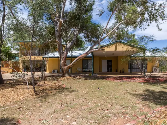6 Lakes Court, Desert Springs NT 870
