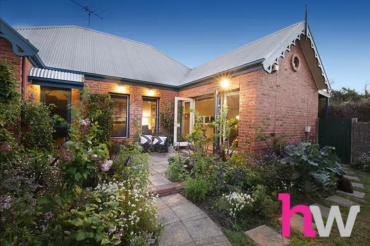 2/21 Russell Street, Newtown VIC 3220