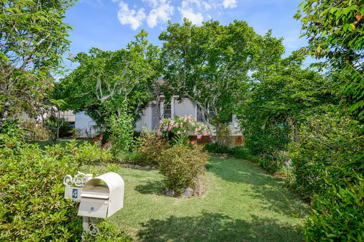 4 SUNSET AVENUE, Elderslie NSW 2570