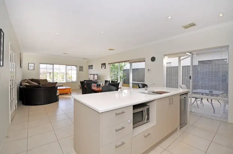 Fifth view of Homely house listing, 8 Beechwood Circle, Aveley WA 6069