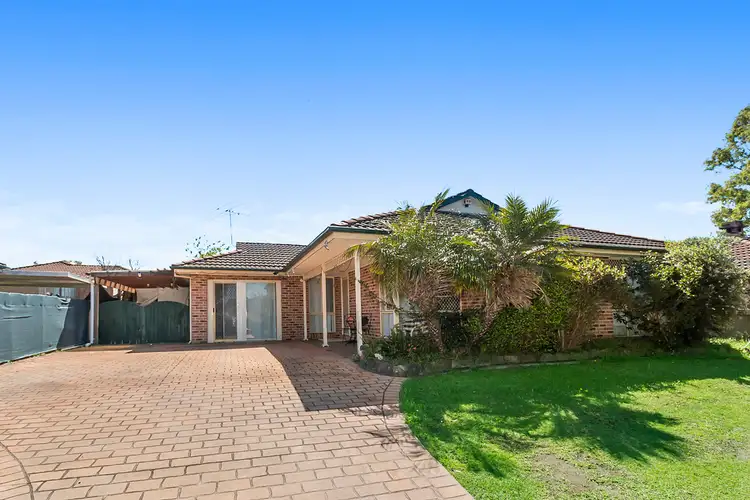 8 Hawk Close, Green Valley NSW 2168