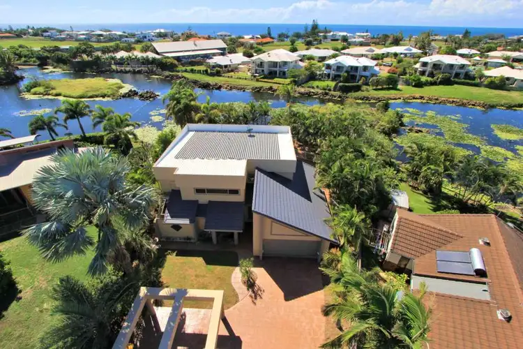 8 Lakeside Close, Bargara QLD 4670