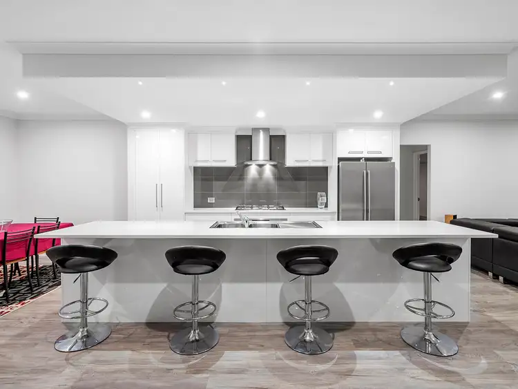 2 Thornhill Lane, Beachlands WA 6530
