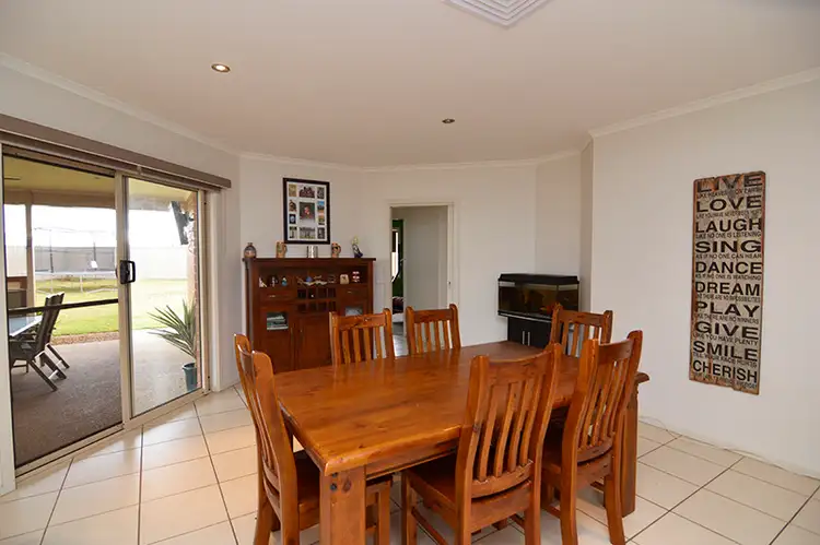 Fifth view of Homely house listing, 3 Begg Court, Red Cliffs VIC 3496
