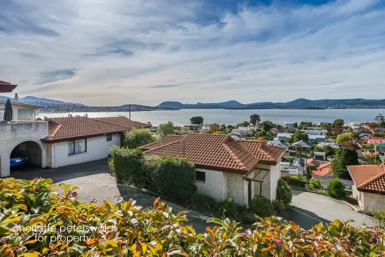 1/7 Chessington Court, Sandy Bay TAS 7005