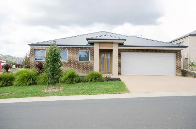 12 Loames Street