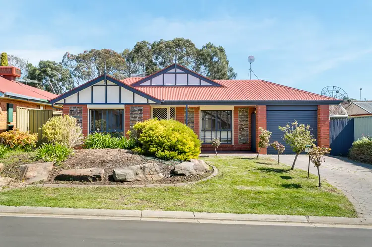 4 Madigan Crescent, Woodcroft SA 5162
