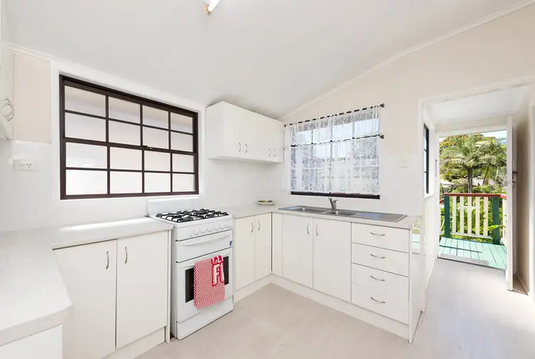 19 Tranters Avenue, Camp Hill QLD 4152
