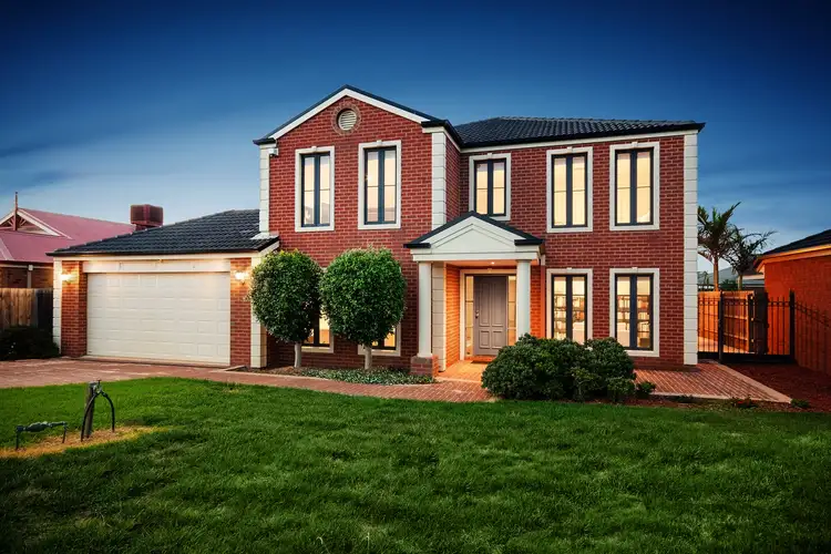 8 Heritage Drive, Narre Warren South VIC 3805