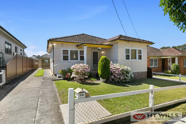 90 Mountview Ave, Narwee NSW 2209