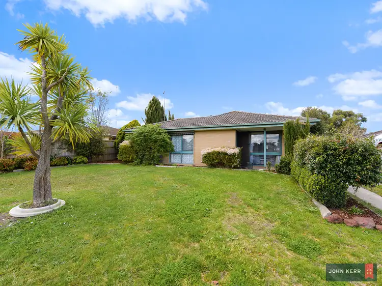 48 Dinwoodie Drive, Newborough VIC 3825