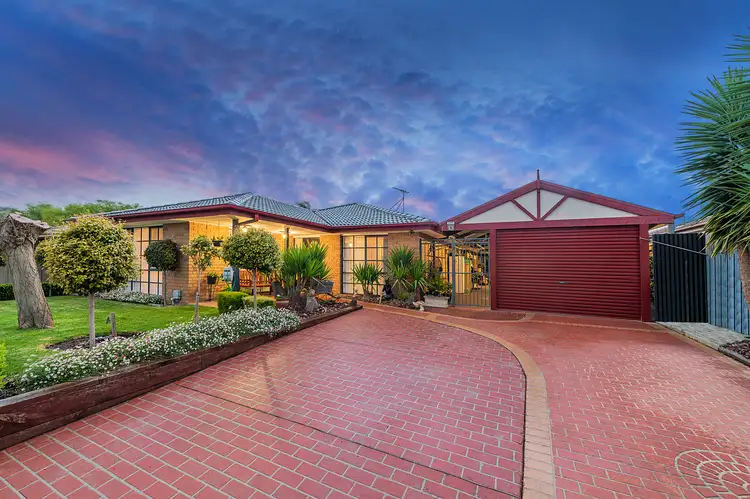 4 Kent Court, Cranbourne North VIC 3977