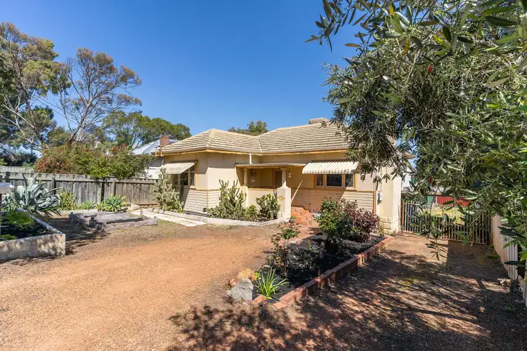 10 Stuart Street, Greenmount WA 6056