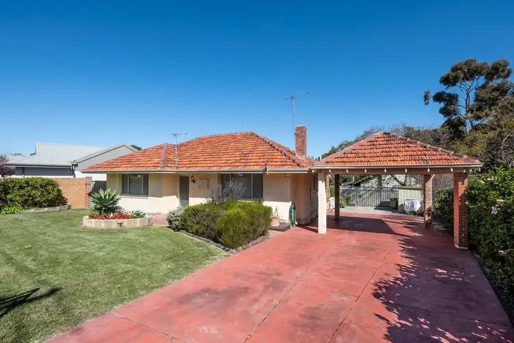 1 Halse Crescent, Melville WA 6156