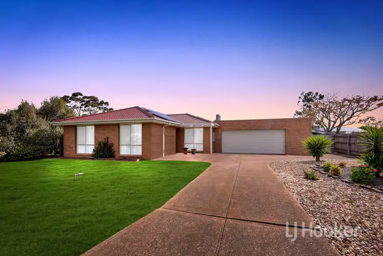 18 mark pl, Melton West VIC 3337