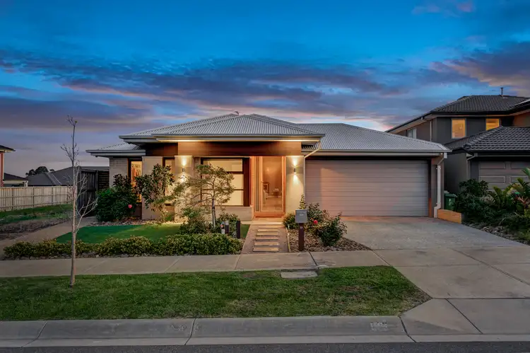 19 Sikes Road, Clyde North VIC 3978