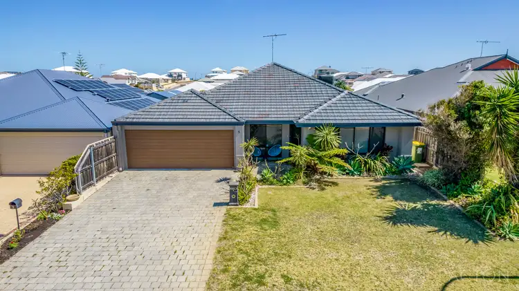 5 Marsdenia Road, Halls Head WA 6210