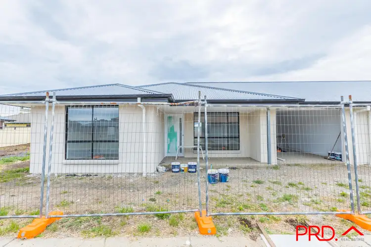 Main view of Homely villa listing, 15/1 Gungurru Close, Tamworth NSW 2340