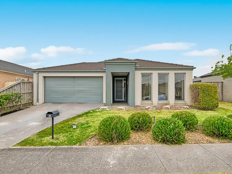 6 Westmoreland Avenue, Cranbourne North VIC 3977