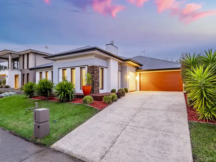 16 Biscay Grove, Lyndhurst VIC 3975
