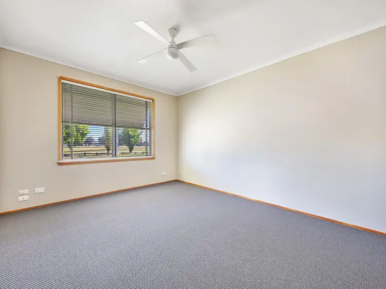 Sixth view of Homely house listing, 10 Collins Street, Wodonga VIC 3690