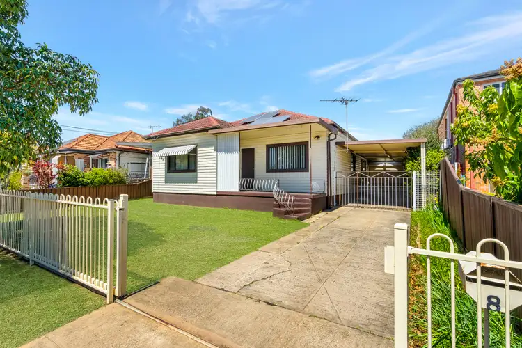 8 Rossiter Street, Smithfield NSW 2164