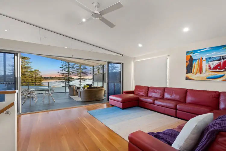 9 Main Street, Black Head NSW 2430