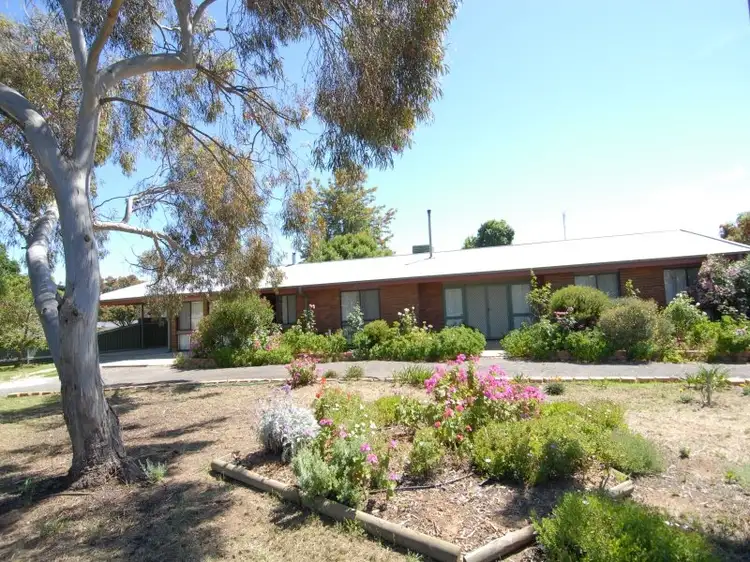 267 VICTORIA STREET, Deniliquin NSW 2710