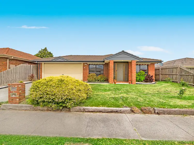30 Brentwood Drive, Cranbourne North VIC 3977