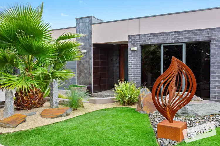 Second view of Homely house listing, 32 Oakview Boulevard, Narre Warren North VIC 3804