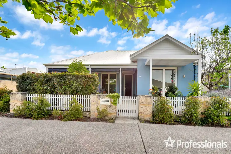24 Lyon Road, Atwell WA 6164