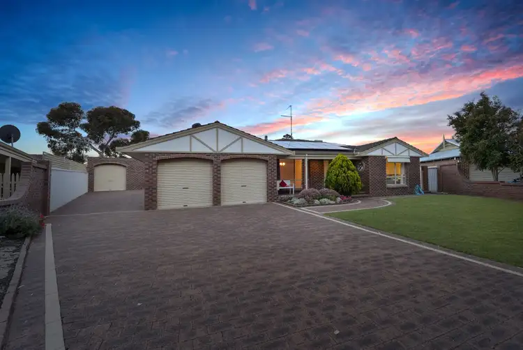 2 Glenroy Close, Halls Head WA 6210