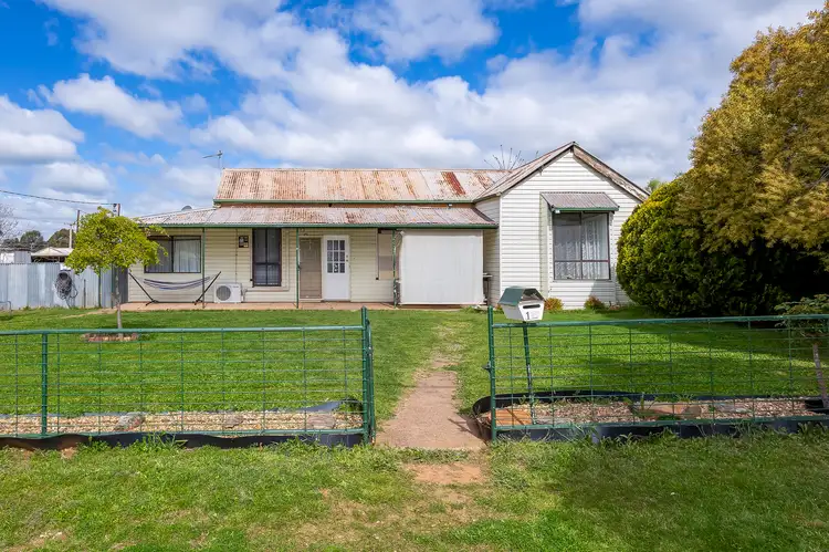 18 Loftus Street, Temora NSW 2666