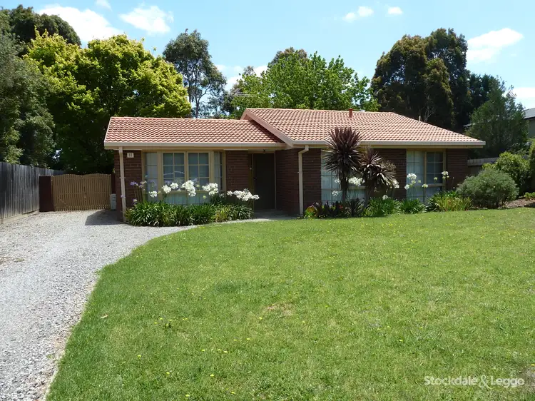 12 Metcalf Crescent