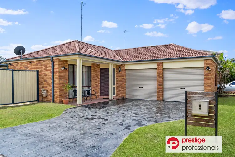11 Derwent Court, Wattle Grove NSW 2173