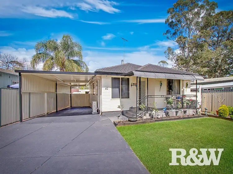40 Lucena Crescent, Lethbridge Park NSW 2770