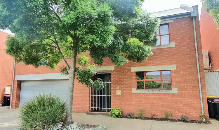 4 Bantock Lane, Caroline Springs VIC 3023