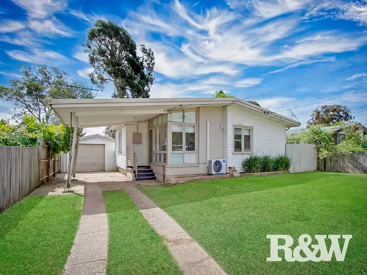 16 Tangaloa Crescent, Lethbridge Park NSW 2770