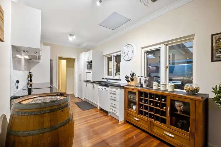 10 Pauline Avenue, Kalamunda WA 6076