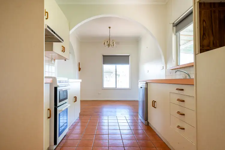 Fifth view of Homely house listing, 10 McKenzie Place, Griffith NSW 2680