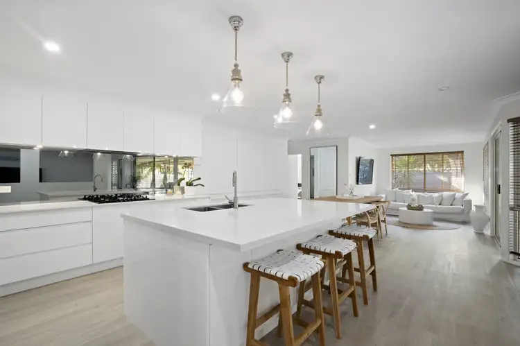 18 Audrey Avenue, Helensvale QLD 4212