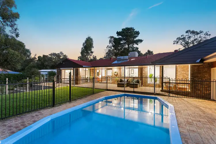 7 Maude Place, Lesmurdie WA 6076